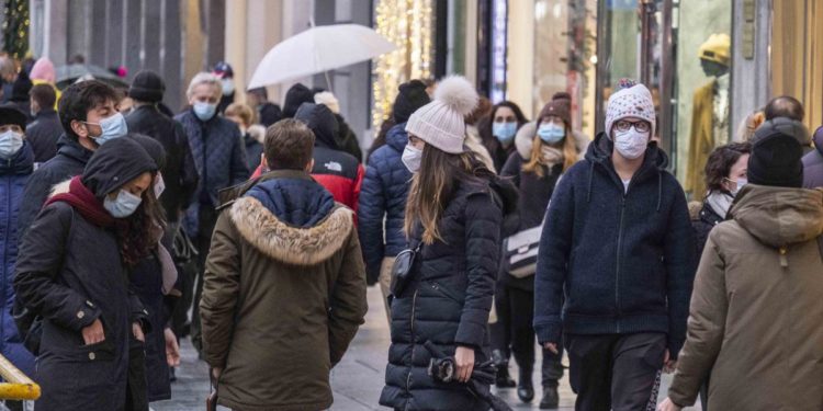 Covid Italia, contagi -38%: in calo tutti i dati