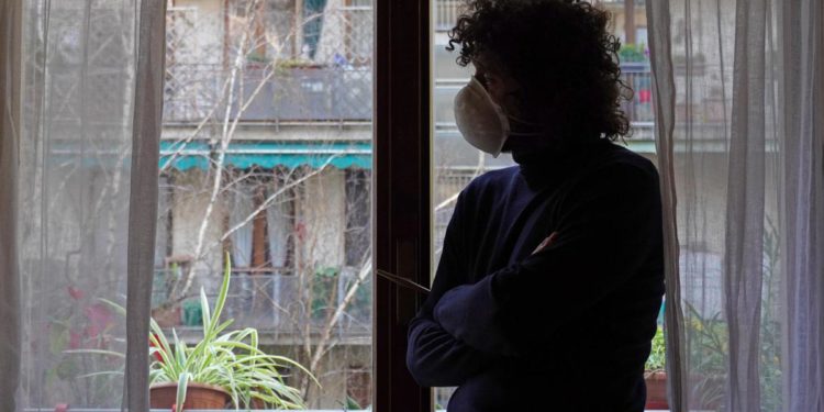 Covid Italia, nuove regole asintomatici: stop isolamento dopo 5 giorni