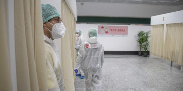 Covid Cina, tamponi Fiumicino: varianti già note nei test positivi