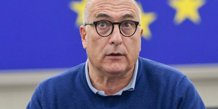 Qatargate, commissione Juri vota per revoca immunità Cozzolino e Tarabella