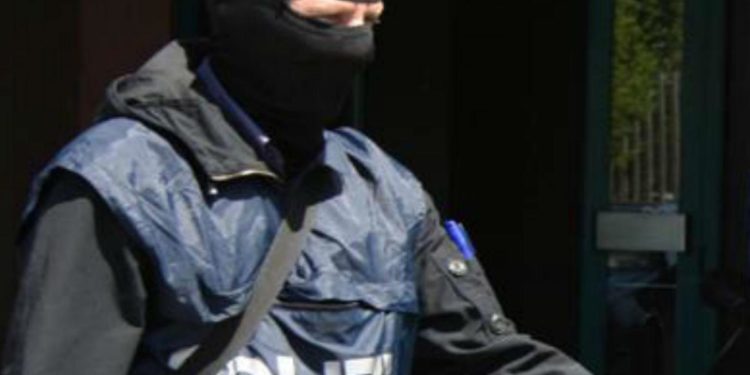 Firenze, arrestato anarchico: è accusato di 6 attentati a linea Alta velocità