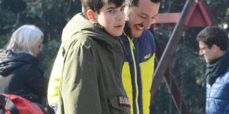 Salvini, rapinato il figlio: autori incastrati grazie a un negoziante