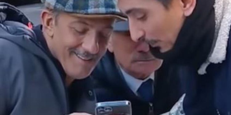 Fiorello e Biggio svelano numero Marcuzzi in diretta, la conduttrice inondata di messaggi