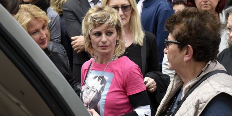 Caso Pamela, mamma ricevuta a ministero Giustizia mostra foto choc: “Verifiche sul caso”