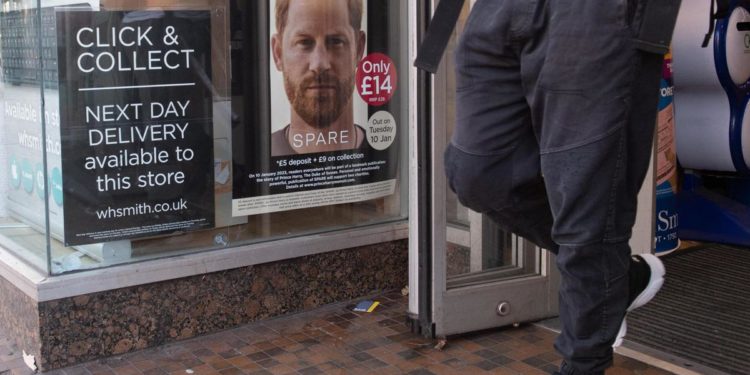 GB, Harry ai minimi storici: 64% degli inglesi ha opinione negativa