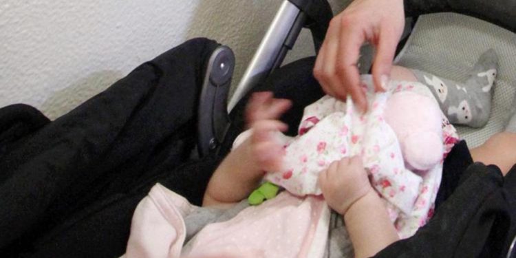 Taormina, al ristorante col nipote di 6 mesi: cacciato. La vicenda in Parlamento