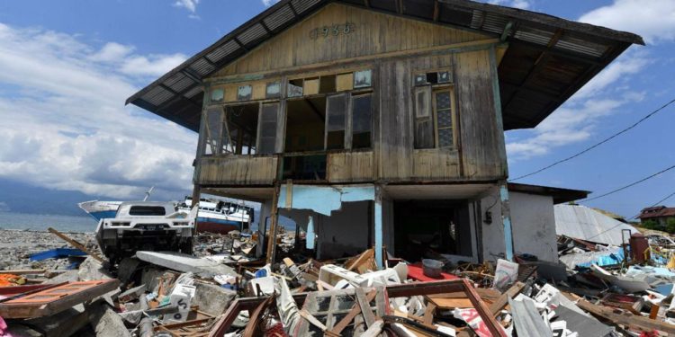 Terremoto Indonesia, scossa magnitudo 7.9: scatta allerta tsunami