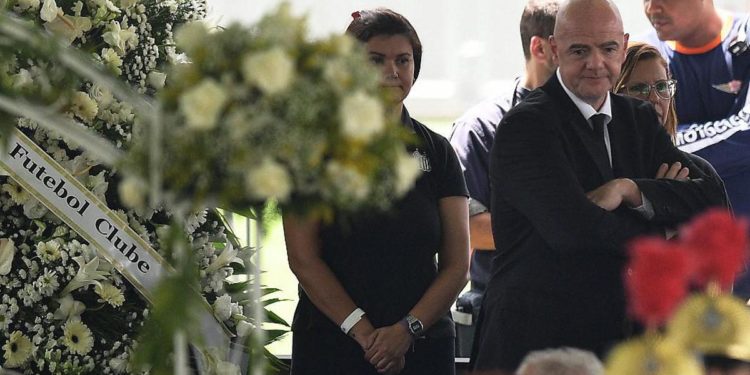 Funerali Pelé, Infantino e il selfie: “Critiche ingiuste”