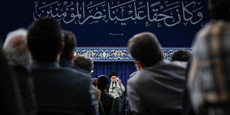 Iran, Khamenei: “In Occidente donne abusate, falsa difesa loro diritti”