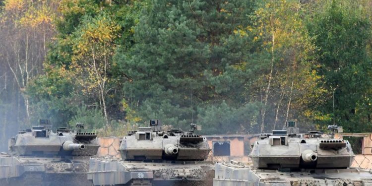 Ucraina, Polonia avverte Germania sui tank Leopard: cosa sappiamo finora