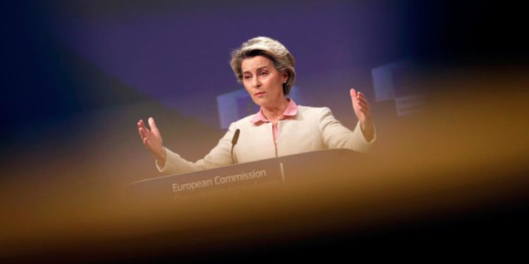 Migranti, von der Leyen scrive a leader Ue: “Serve risposta europea”