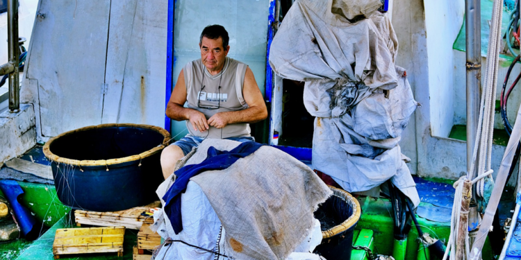 Libri: ‘Mazara del Vallo, oltre la rete’, racconto per immagini