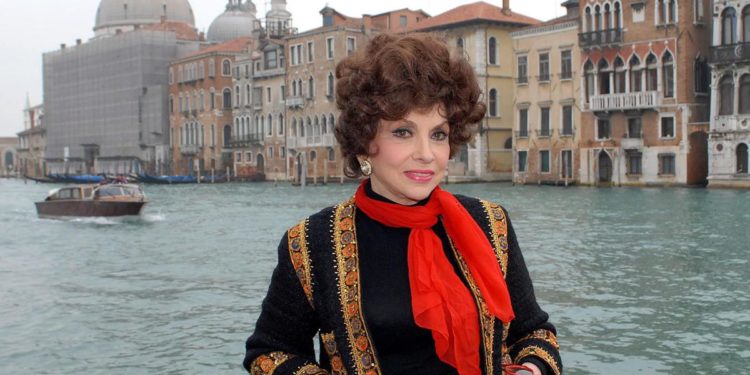 Gina Lollobrigida, l’attrice per caso che da ragazza sognava di dipingere e scolpire