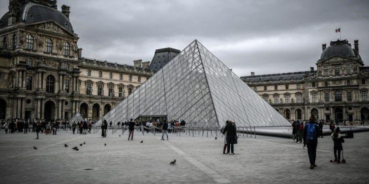 Louvre, scatta limite ai visitatori: massimo 30mila al giorno