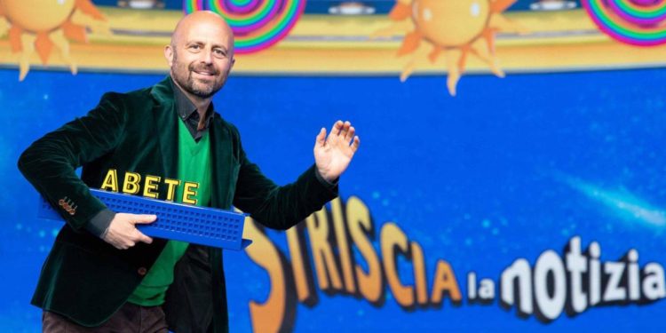 Striscia la Notizia, inviato aggredito e minacciato ad Afragola