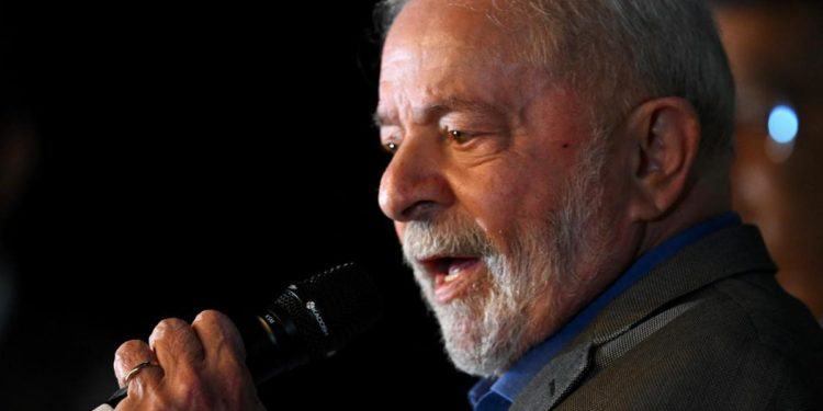 Brasile, Lula: “Bolsonaro non vuole riconoscere la sconfitta e si serve di pazzi”