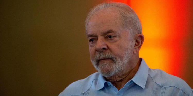 Brasile, Lula destituisce il comandante dell’esercito