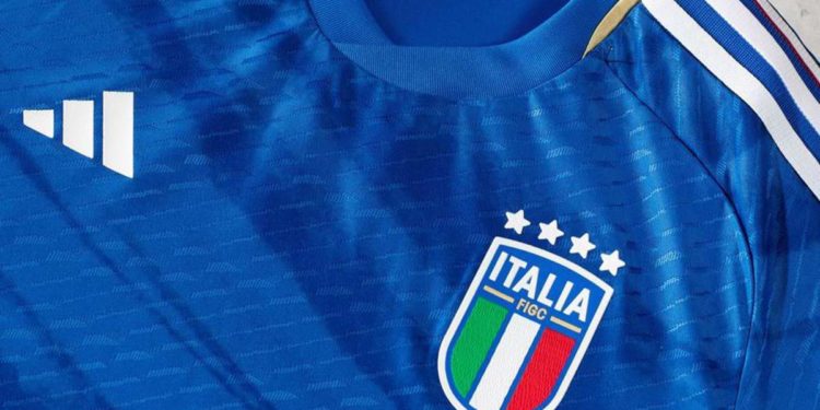 Calcio, nuova maglia per la Nazionale da Adidas: “Azzurri squadra iconica”