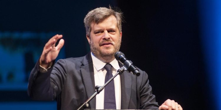 Majorino presenta il programma: “In Lombardia c’è bisogno di aria nuova”