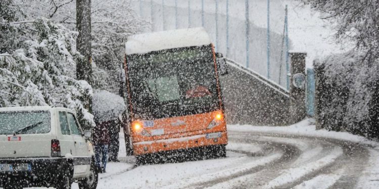 Neve e gelo sull’Italia, allerta meteo per 9 Regioni