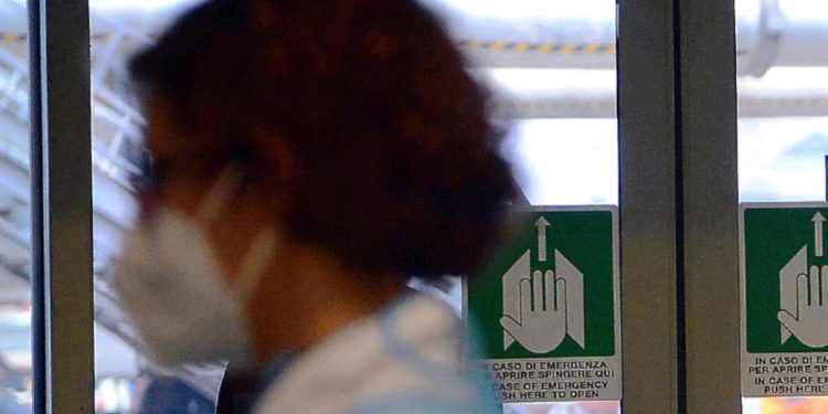 Covid, Iss: “Resta emergenza, non abbassare la guardia e vaccinarsi”