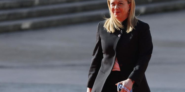 Governo, sondaggio: Meloni leader più popolare d’Europa