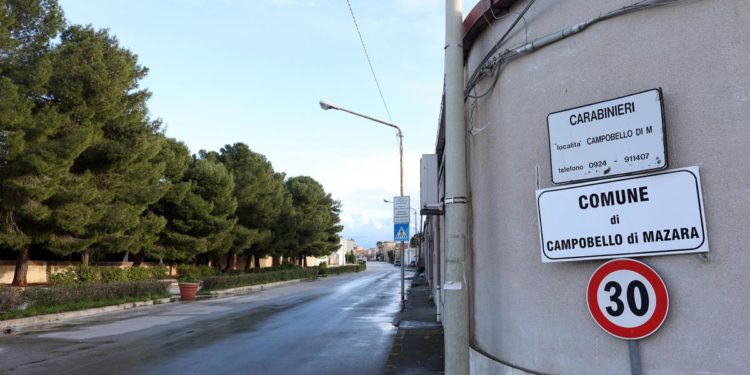 Messina Denaro, nel primo covo trovati anche abiti femminili