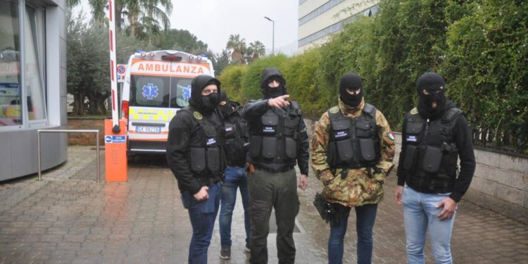 Messina Denaro, l’appello della clinica al boss: “Stai per morire, parla”