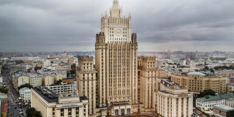 Russia, proteste contro ambasciatrice Usa al suo arrivo a ministero Esteri