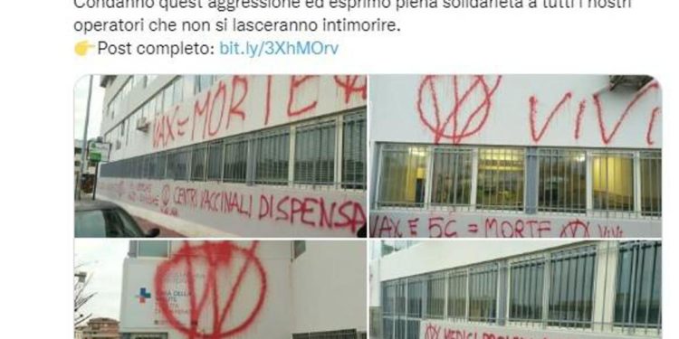 Roma, nuove scritte no vax contro i medici