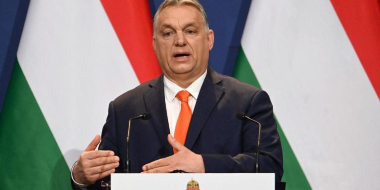 Ucraina, Orbán: “Invio tank è partecipazione diretta, Ungheria non è in guerra con nessuno”