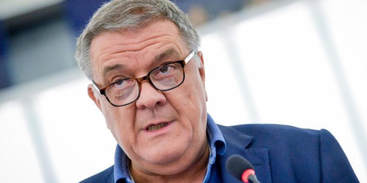 Qatargate, Giorgi: “Commercialista e Panzeri in Qatar durante i Mondiali”