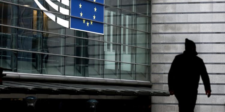 Qatargate, nuovi accertamenti bancari: si lavora a fascicolo autonomo a Milano