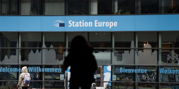 Qatargate, avviata procedura revoca immunità per Cozzolino e Tarabella