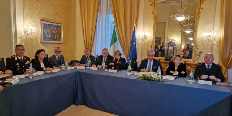 Piantedosi: “Sicilia e Calabria no campi profughi Ue, equa distribuzione porti”