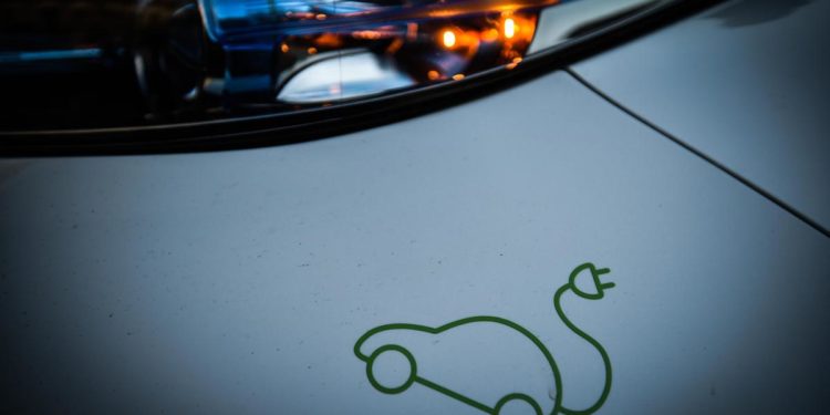 “L’Italia rischia di non sfruttare i fondi Pnrr per l’elettrico”