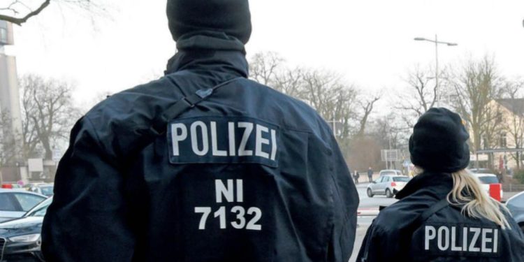 Germania, arrestato iraniano accusato di pianificare attacco chimico