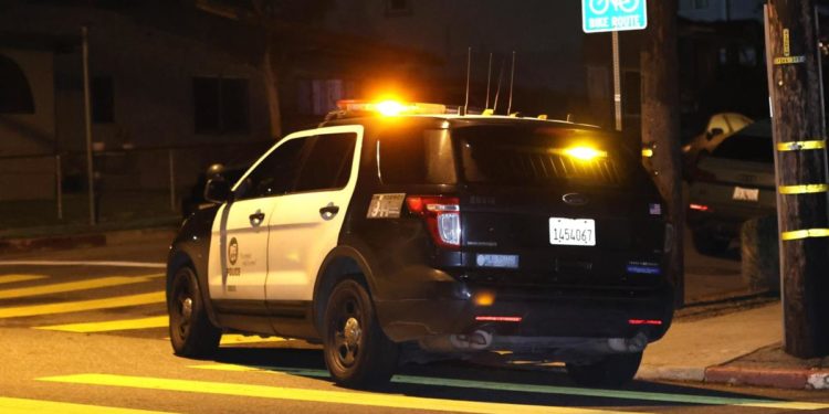 Los Angeles, polizia uccide cugino fondatrice Black Lives Matter