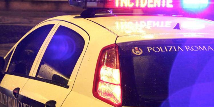 Roma, scontro tra auto e scooter in via Ostiense: morto 21enne
