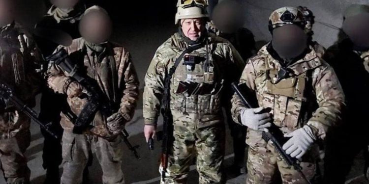 Ucraina, la guerra delle foto di Prigozhin a Soledar