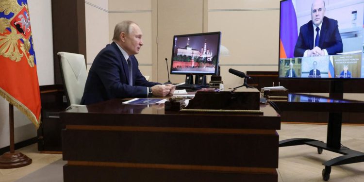 Russia, Putin: “Pil sceso solo del 2,5%, aumentata produzione petrolio”