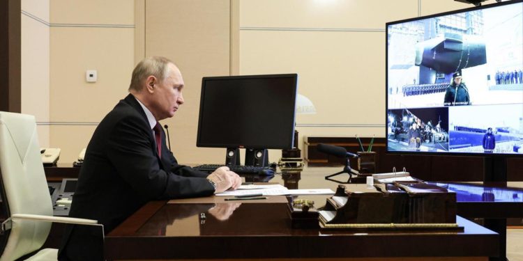 Ucraina, Putin: “Missili ipersonici Zircon proteggeranno Russia”