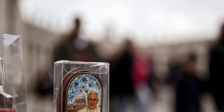 Benedetto XVI, testimonianza dell’amico Elio Guerriero: “Cumulo di menzogne su di lui”