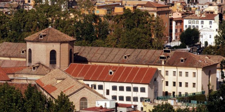 Detenuto suicida a Roma, sospeso agente penitenziaria: “Non controllò”