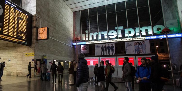 Turista accoltellata a Roma, il clochard: “Non sono io nel video”
