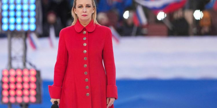 Ucraina, Zelensky sospende cittadinanza a preti filorussi. Russia: “Satanismo”