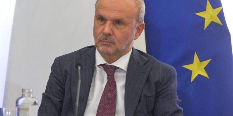 Carenza farmaci, Schillaci: “30 quelli davvero mancanti”