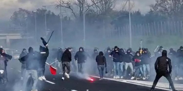 Scontri ultras A1, daspo per 9 tifosi