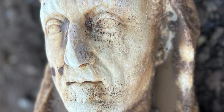 Roma, lavori in Parco Appia Antica: affiora statua di Ercole