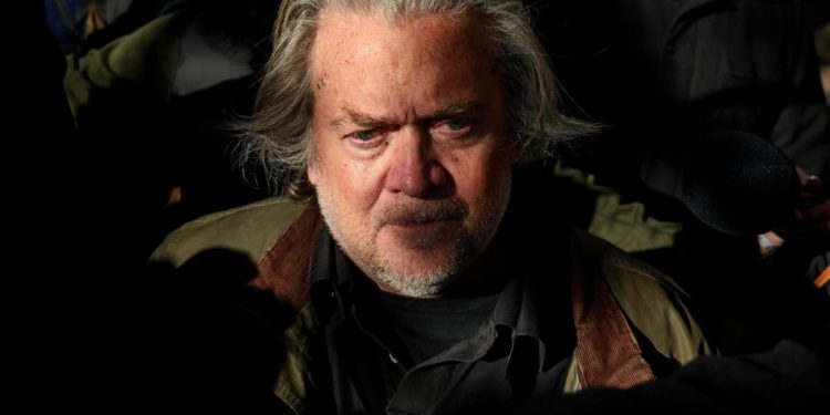 Brasile, Bannon esalta i rivoltosi pro Bolsonaro: “Sono freedom fighter”